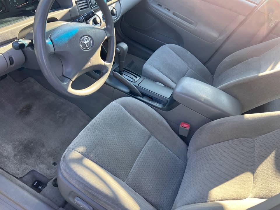 2004 Toyota Camry LE - Image 6