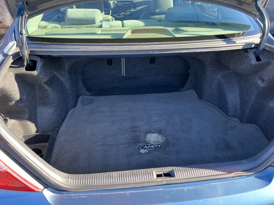 2004 Toyota Camry LE - Image 10
