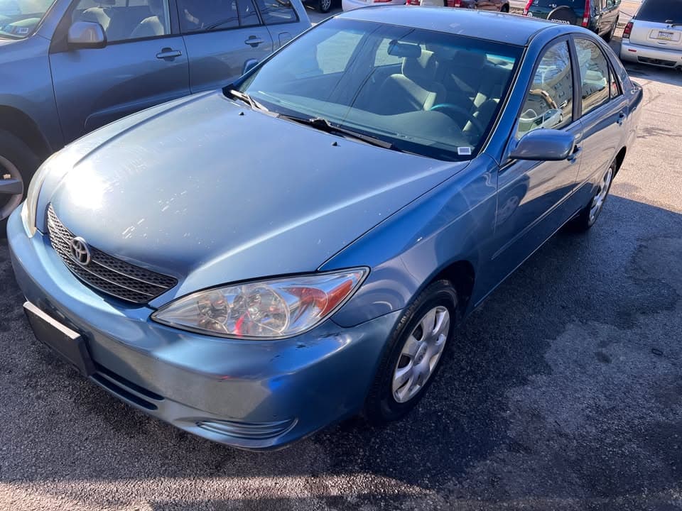 2004 Toyota Camry LE - Image 2