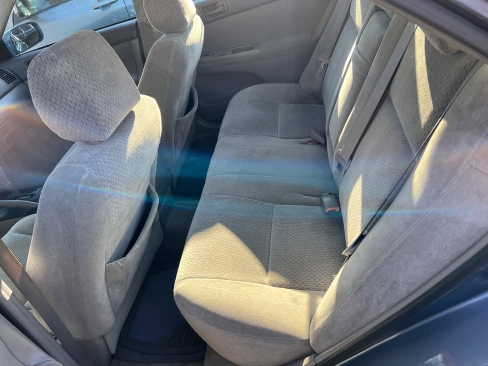 2004 Toyota Camry LE - Image 8
