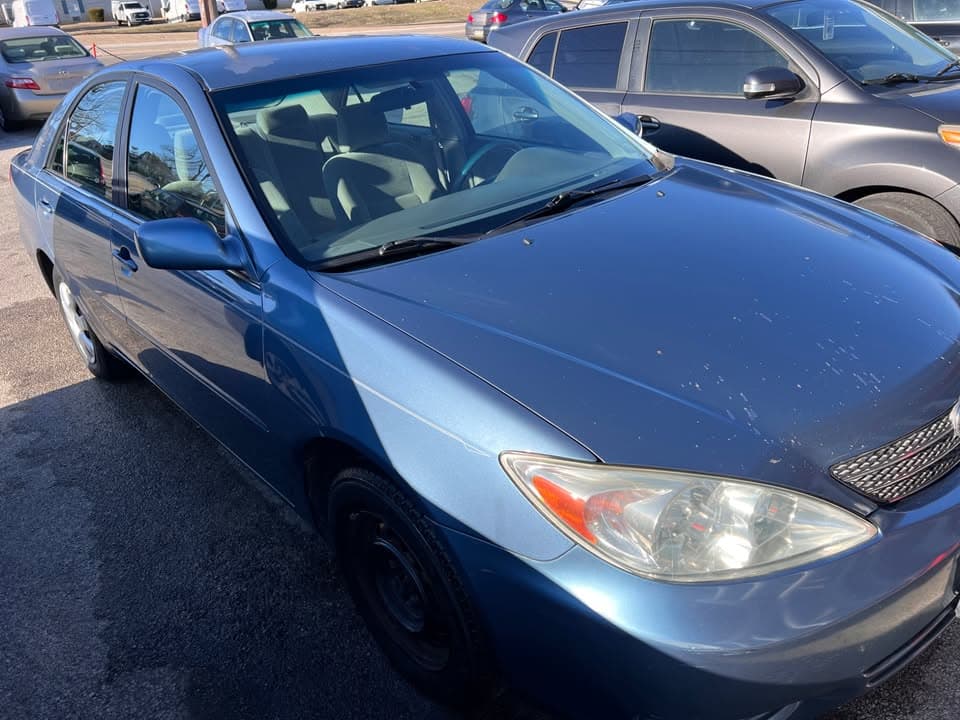 2004 Toyota Camry LE - Image 3