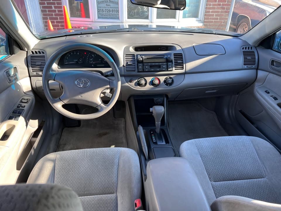 2004 Toyota Camry LE - Image 5