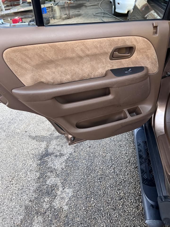 2002 Honda CR-V EX with All-Wheel Drive - Image 7