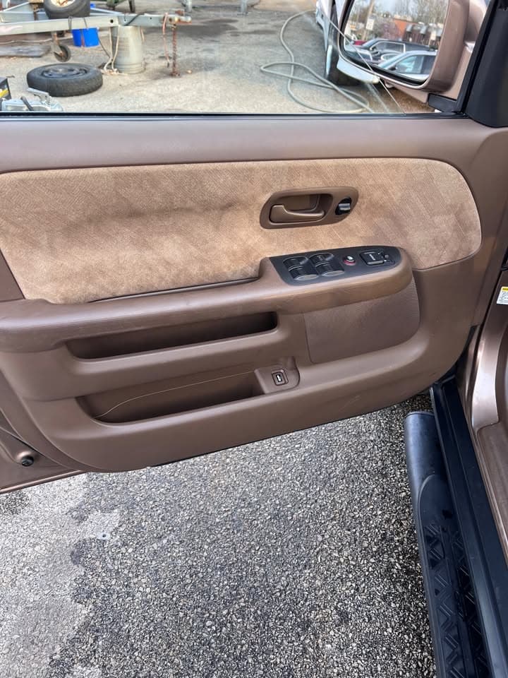 2002 Honda CR-V EX with All-Wheel Drive - Image 9