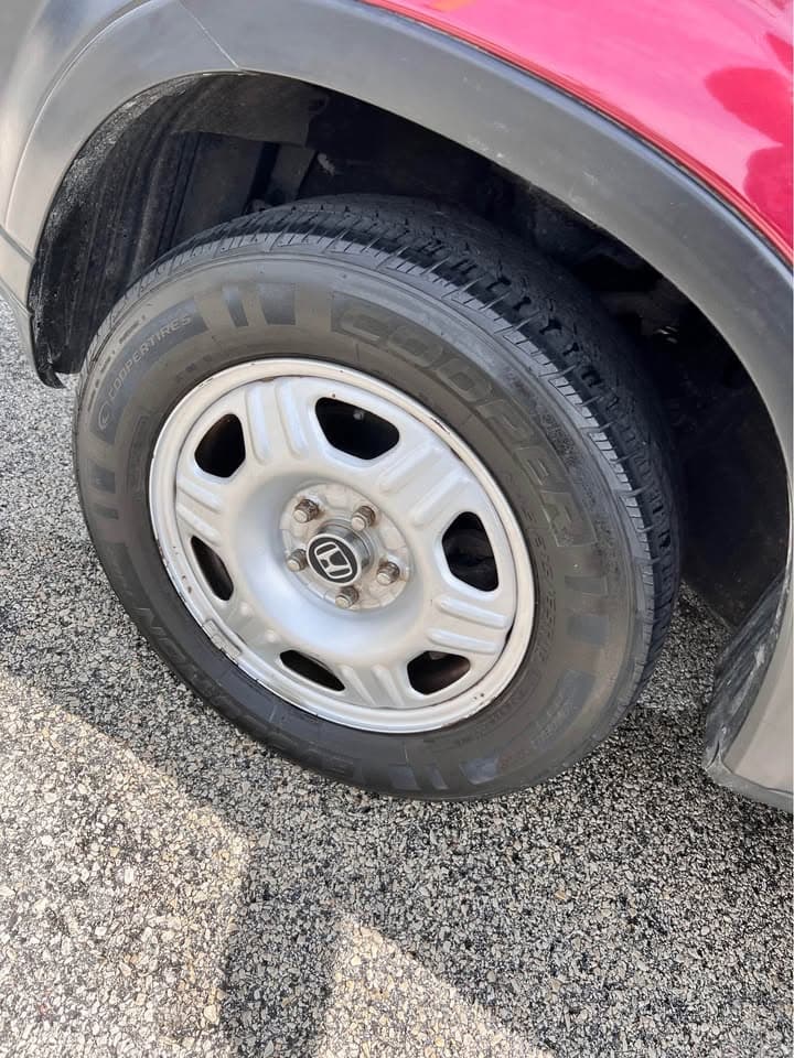 2004 Honda CR-V 2WD LX - Image 2