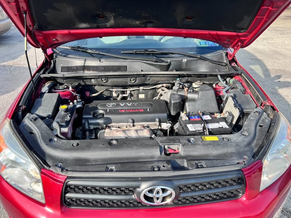2007 Toyota RAV-4 AWD - Image 4