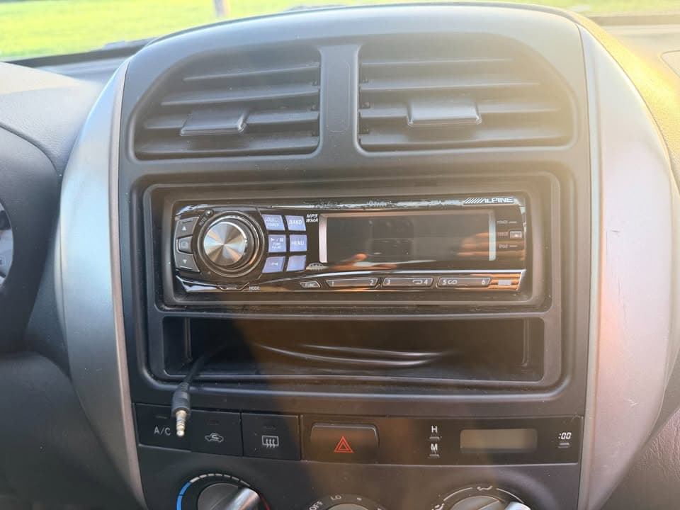 2004 Toyota rav-4 s type - Image 5