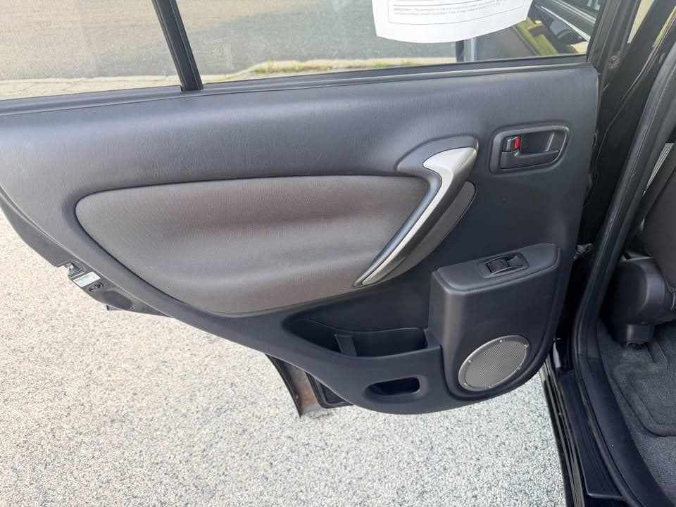 2004 Toyota rav-4 s type - Image 12