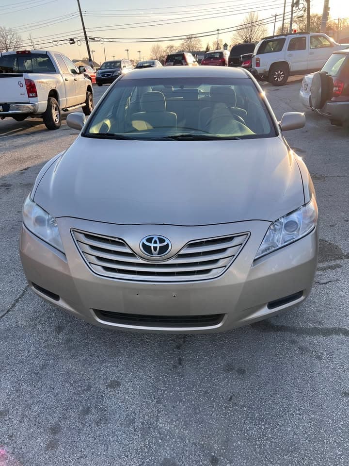2009 Toyota Camry LE - Image 2