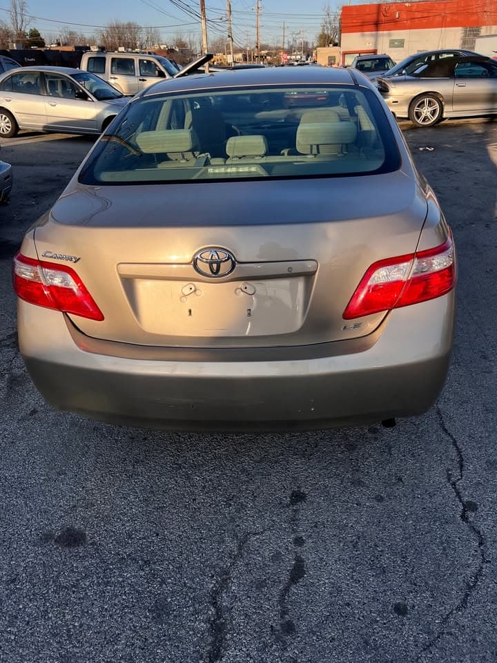 2009 Toyota Camry LE - Image 4