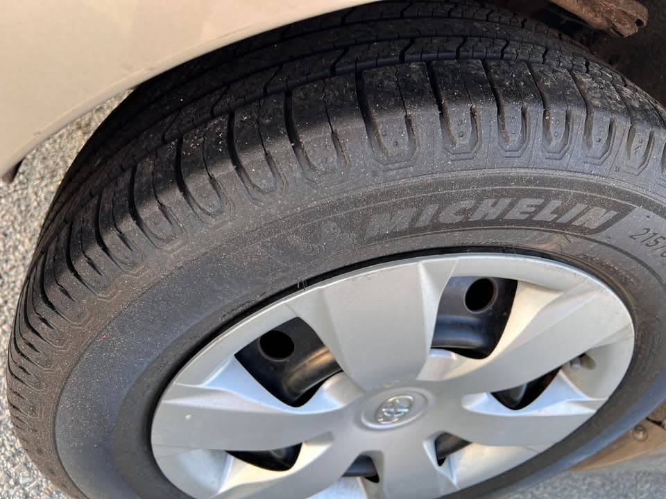 2009 Toyota Camry LE - Image 16