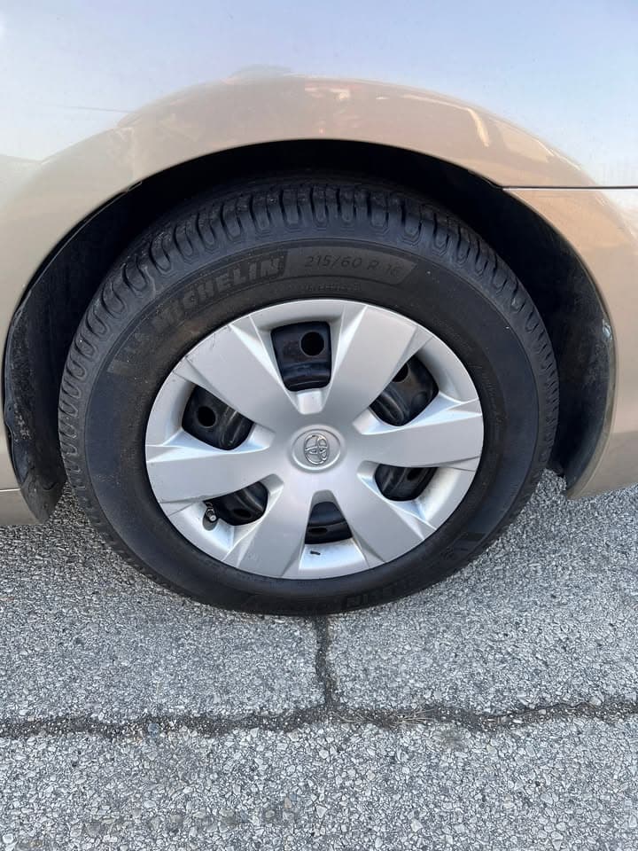2009 Toyota Camry LE - Image 17