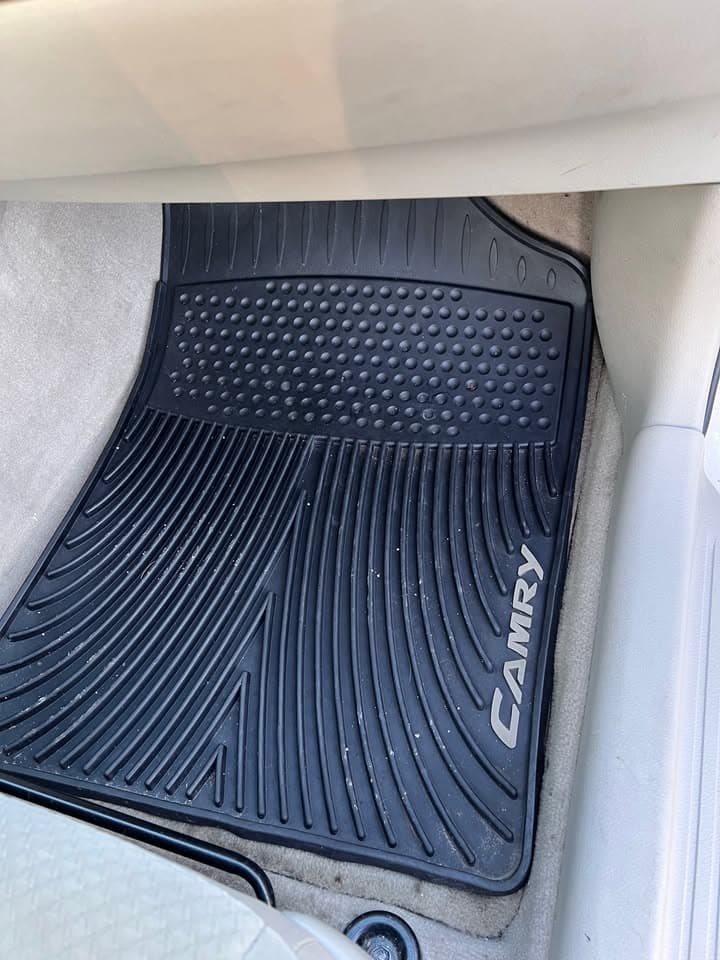 2009 Toyota Camry LE - Image 10