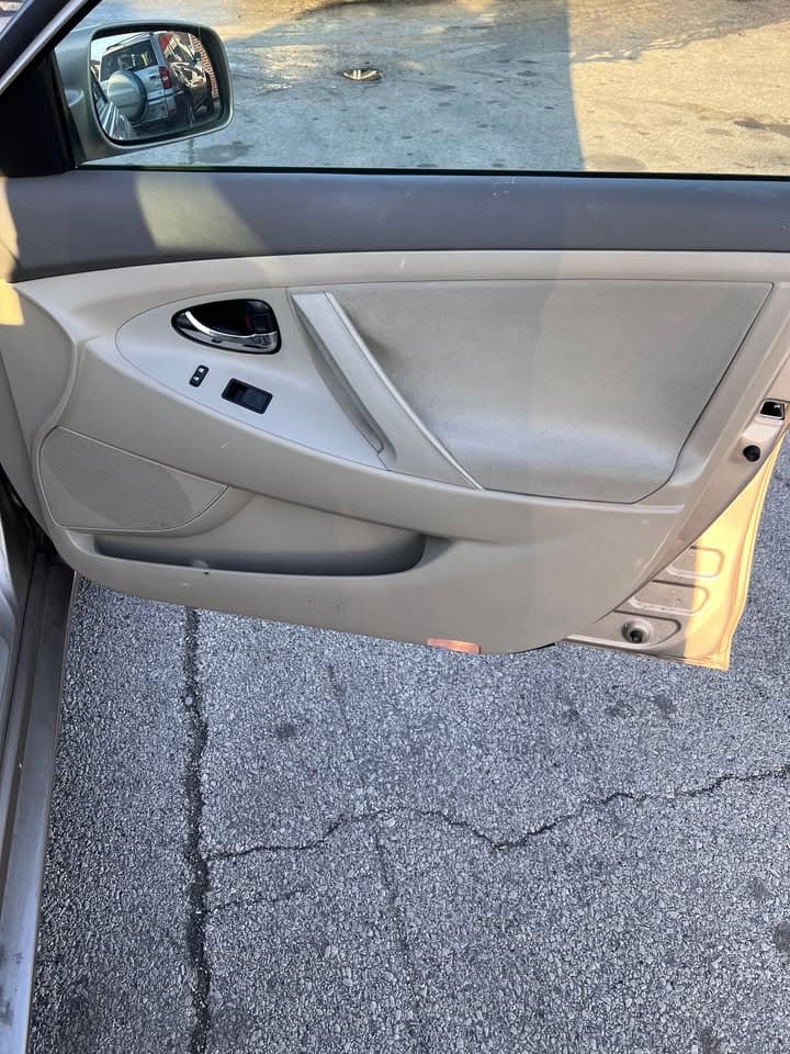 2009 Toyota Camry LE - Image 6