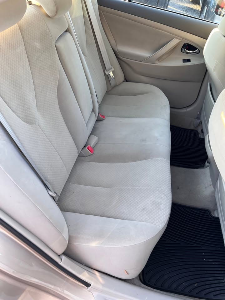2009 Toyota Camry LE - Image 11