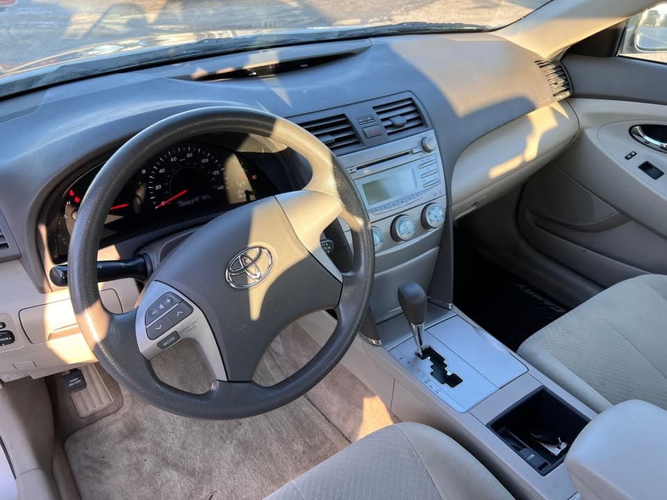 2009 Toyota Camry LE - Image 7